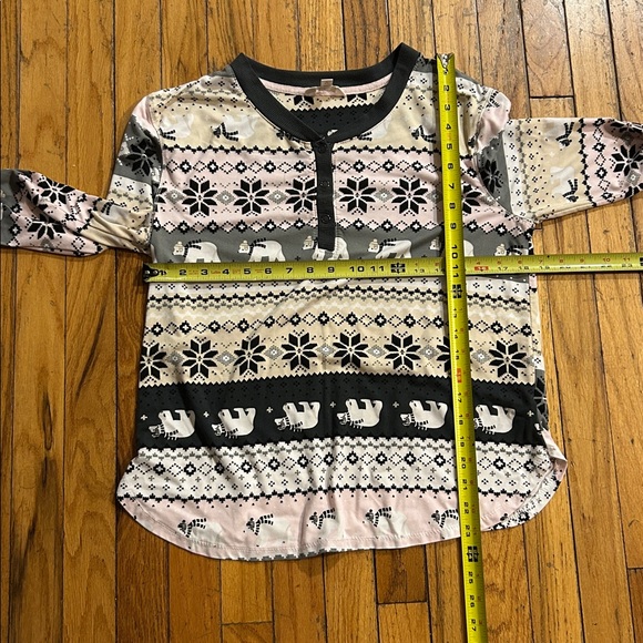 Secret Treasures Polar Bear Pajamas - Size Medium - Picture 10 of 12